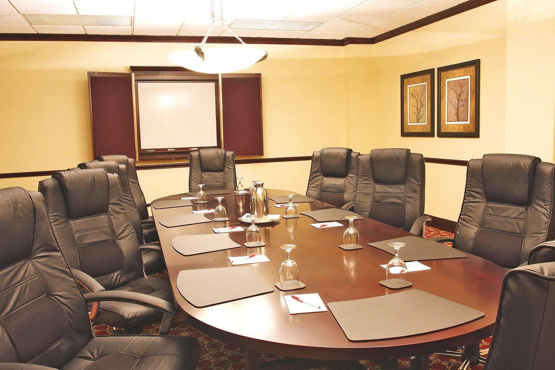 Crowne Plaza Cleveland Airport By Ihg Hotel Middleburg Heights Ngoại thất bức ảnh